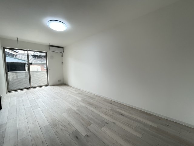 居室・リビング　102号室参照