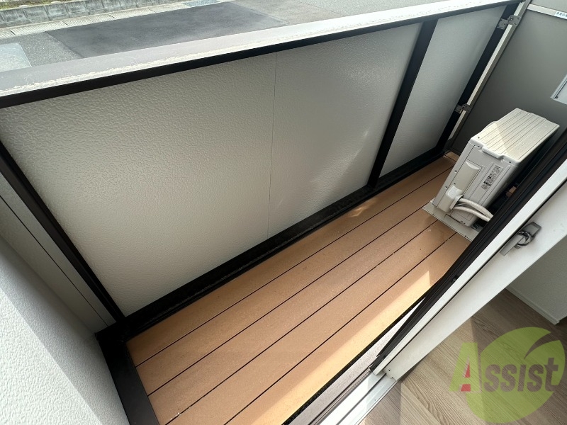 バルコニー　バルコニーが付いているので晴れた日は洗濯物が沢山干せますね。