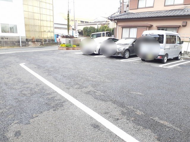 駐車場　車をお持ちの方に嬉しい駐車場付きの物件です