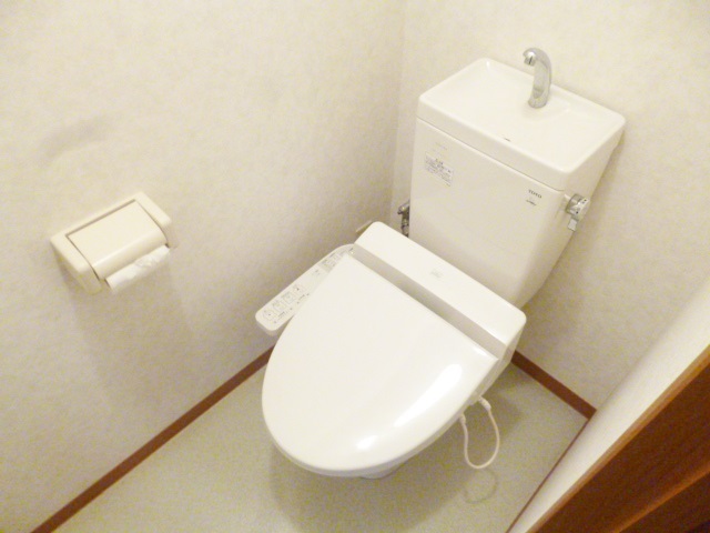 トイレ　ウォシュレット付の個室トイレ♪