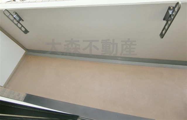 バルコニー　物干し金具付きのバルコニー