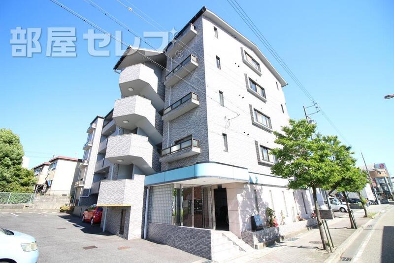 建物外観　どっしりとした外観です。