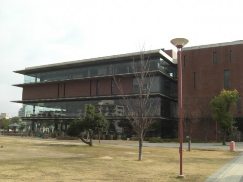 図書館　中央図書館（図書館）まで463m
