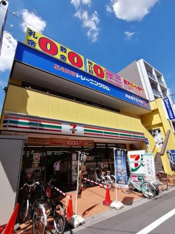 コンビニ　セブンイレブン（コンビニ）まで745m
