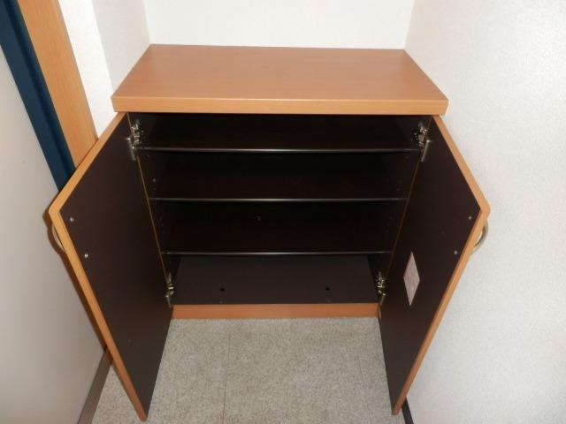 その他　下足入