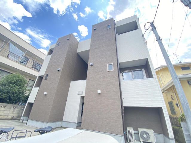 エントランス　別部屋参考写真となります