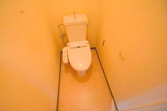 トイレ　綺麗なトイレにはウォシュレット標準装備です。