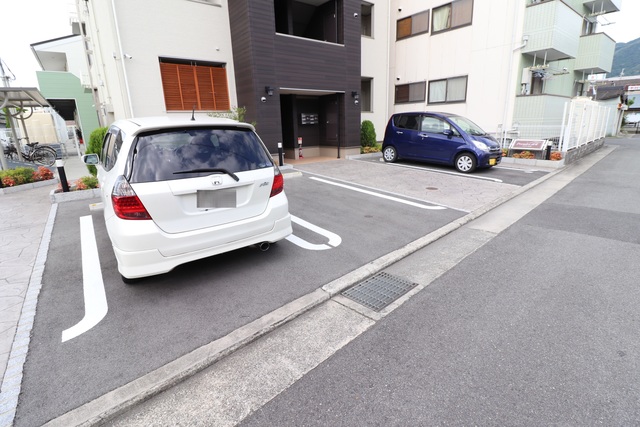 駐車場　敷地内駐車場