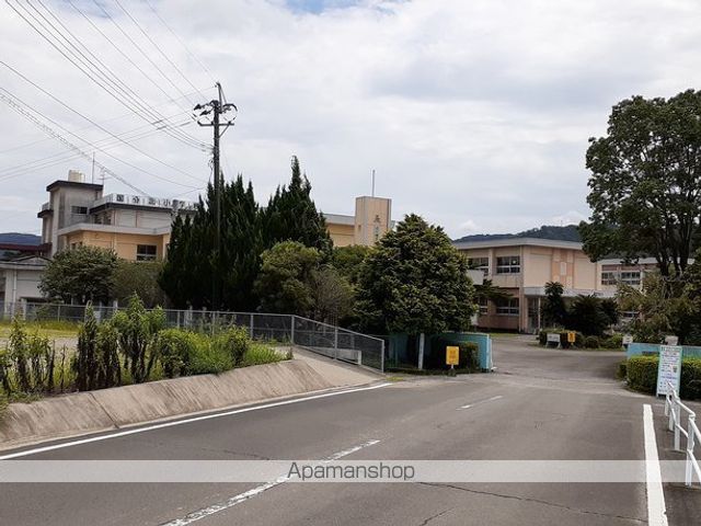 小学校　国分北小学校（小学校）まで900m