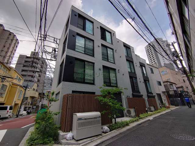建物外観　LEGALAND東新宿