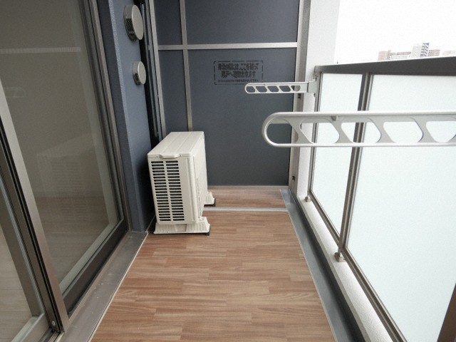 バルコニー　暖かな日差しのふりそそぐバルコニー
