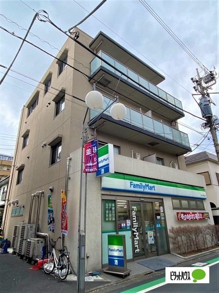 駐車場　１階はコンビニです