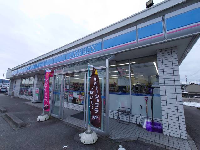 コンビニ　ローソン（コンビニ）まで746m
