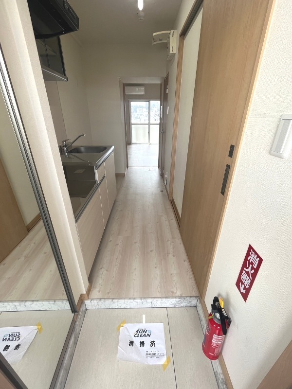 玄関　※別部屋の参考写真となります。