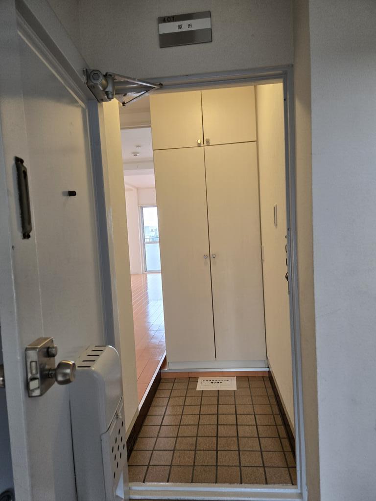 貸マンションの玄関写真