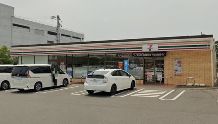 コンビニ　セブンイレブン名古屋春田野1丁目店（コンビニ）まで51m