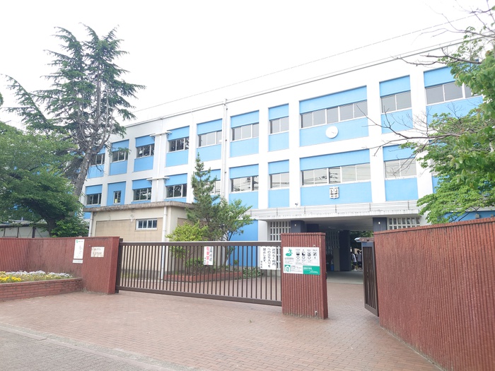 中学校　名古屋市立南陽中学校（中学校）まで674m