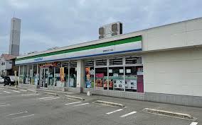 コンビニ　ファミリーマート福岡田村五丁目店（コンビニ）まで759m