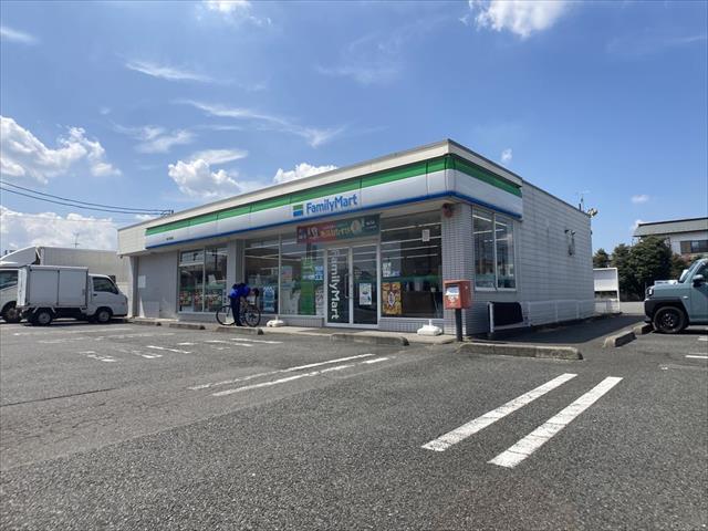 コンビニ　ファミリーマート愛川角田店（コンビニ）まで235m