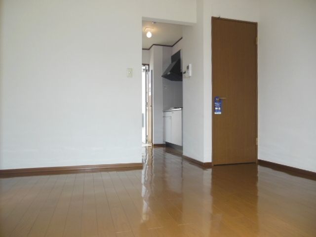 居室・リビング　★5.7帖でフローリングのお部屋★