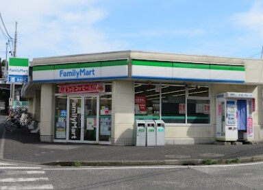 コンビニ　ファミリーマート鶴ヶ峰店（コンビニ）まで582m