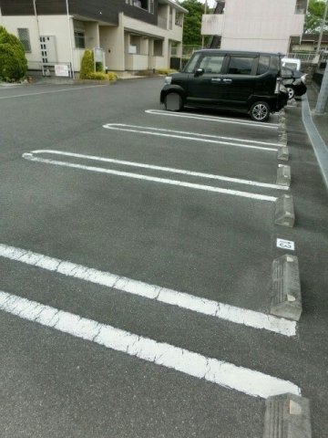 駐車場　駐車場があるので、車を買う予定の方も安心です