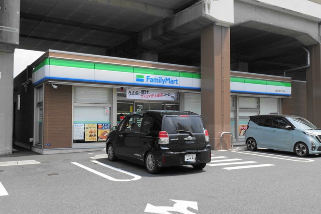 コンビニ　ファミリーマート浦安入船六丁目店（コンビニ）まで762m