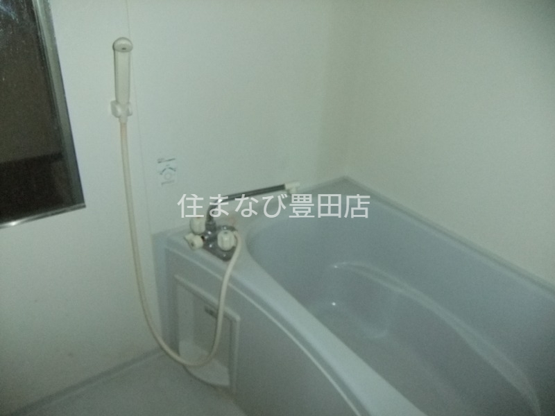 バス・シャワールーム　同型タイプ：清掃前