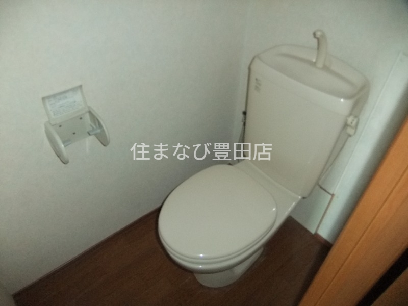 トイレ　同型タイプ：清掃前