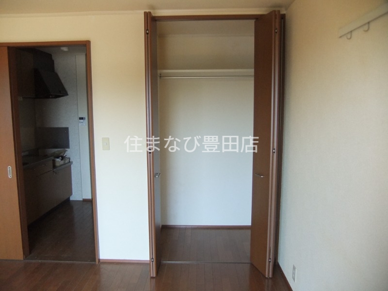 収納　同型タイプ：清掃前