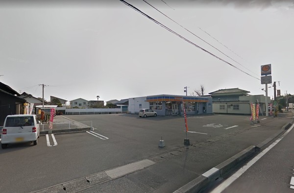 コンビニ　ファミリーマート希望ヶ丘団地入口店（コンビニ）まで439m