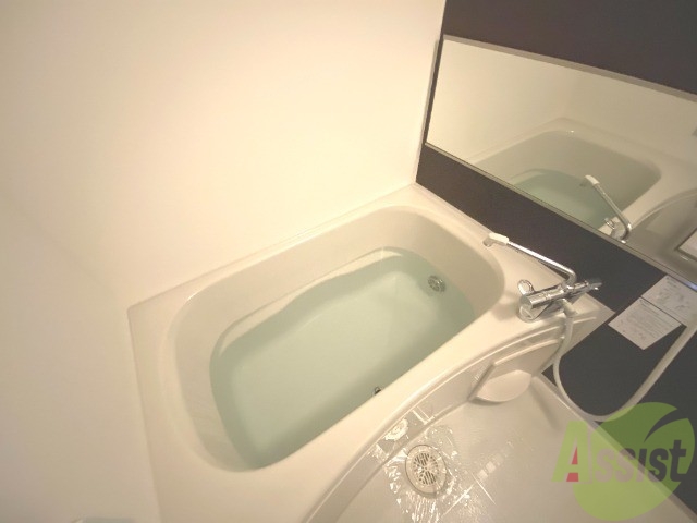 バス・シャワールーム　追い焚き機能が付いているのでいつでも温かいお風呂に入れますよ