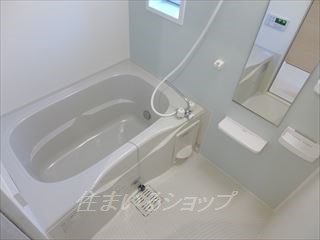 バス・シャワールーム　追い焚き・浴室暖房乾燥機・窓あり