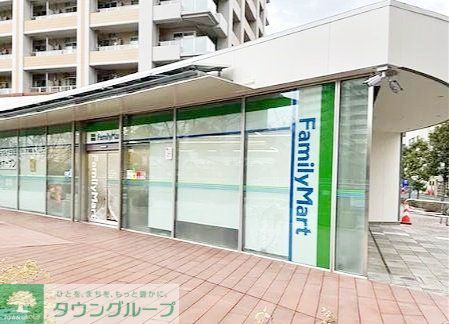 コンビニ　ファミリーマートさくらてらす五反田店（コンビニ）まで220m