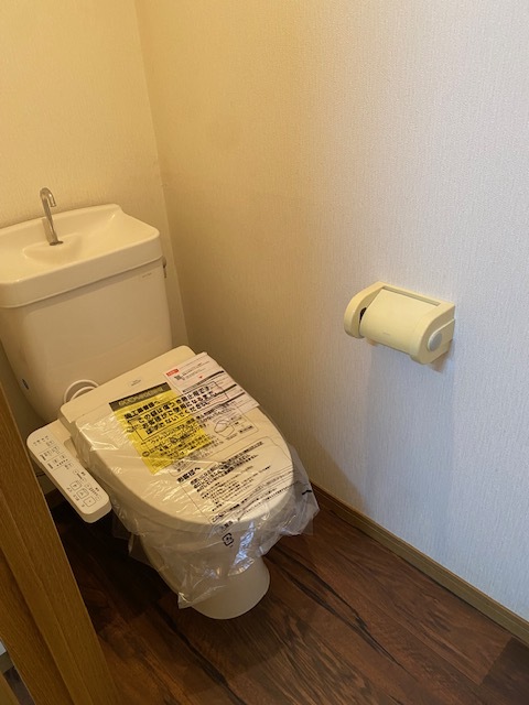 トイレ　温水洗浄便座取付済