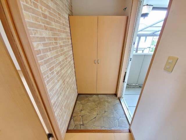玄関　同物件別部屋の写真転用