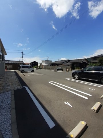 駐車場　駐車場に車を止められます