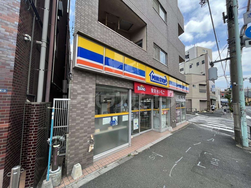 コンビニ　ミニストップ志茂駅前店（コンビニ）まで220m