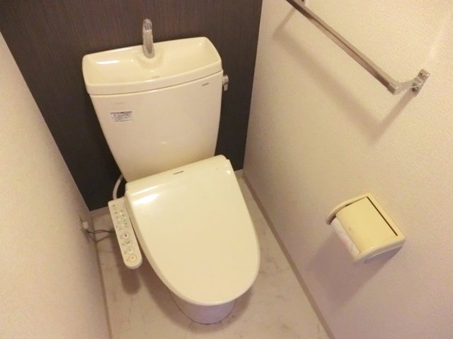 トイレ　別号室の参考写真です。