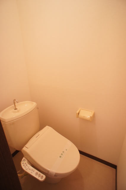 トイレ　清潔感のあるトイレスペースです