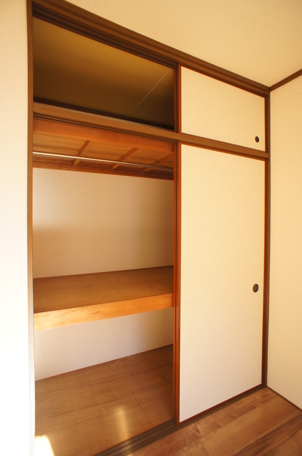 収納　押入れタイプはお荷物が多い方も安心の収納力です