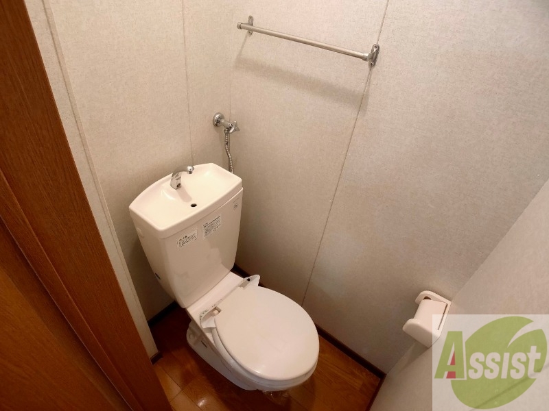 トイレ　こちらはトイレです。清潔感があり、安心して使用できます。