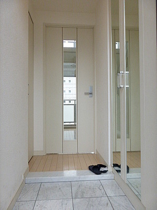 玄関　※別部屋参考写真のため内観についてはお問い合わせください※