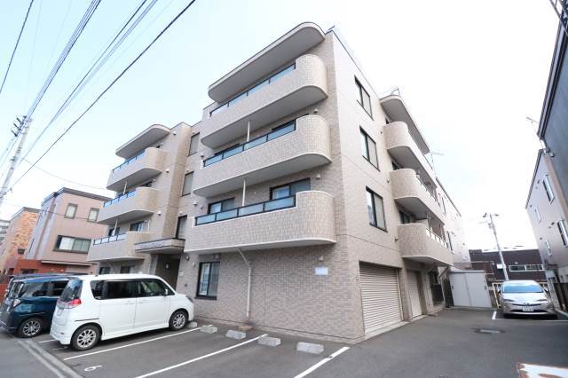 建物外観　重厚な外観♪