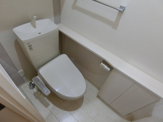 トイレ　温水洗浄便座