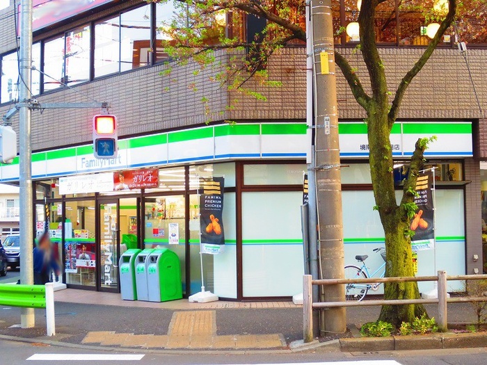 コンビニ　ファミリーマート（コンビニ）まで175m