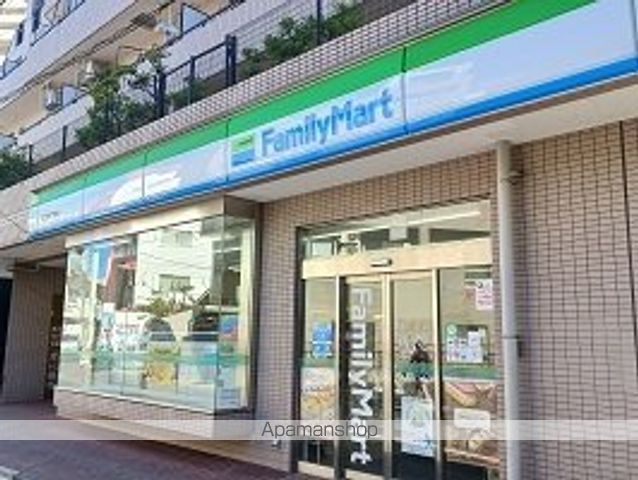 コンビニ　ファミリーマート（コンビニ）まで400m