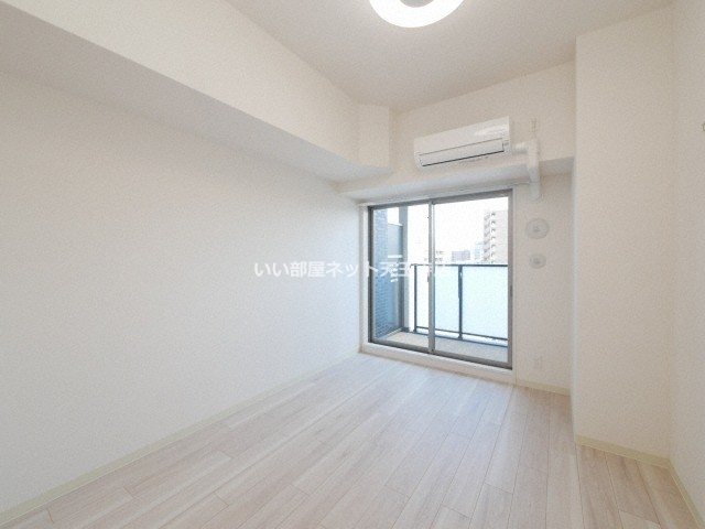1K Mansion in Naniwa-ku, Osaka — photo 3 of 3