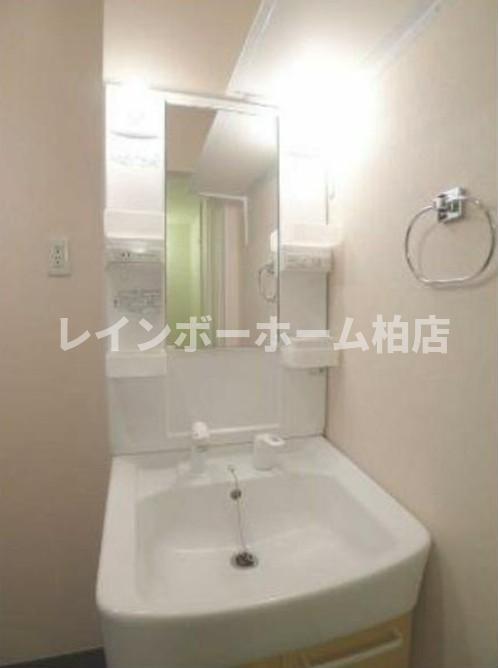 洗面設備　洗髪洗面化粧台です