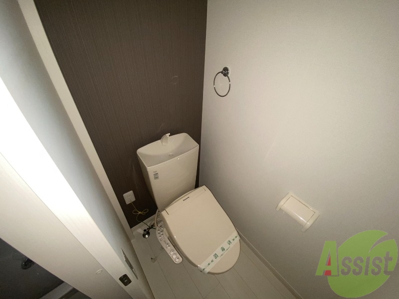 トイレ　トイレは温水洗浄便座付きで、快適に使えますね